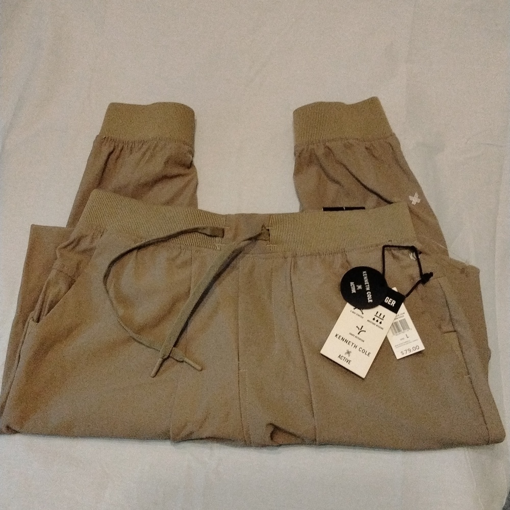 Women's NWT  Kenneth Cole Classic Fit 4 way stretch Khaki pull-on jogger…